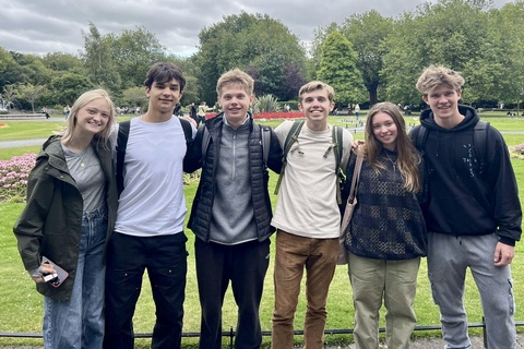 Study abroad students in Botanic Gardens