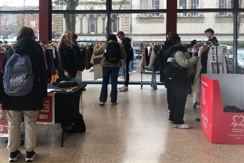 Queen's clothes swap