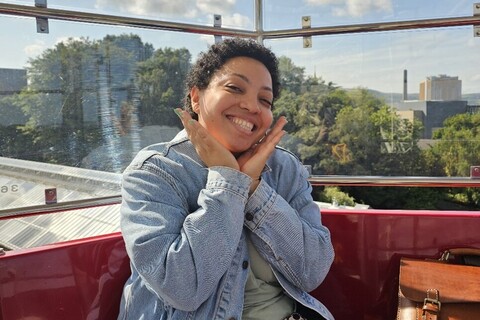 Student on ferris wheel in Botanic Gardens