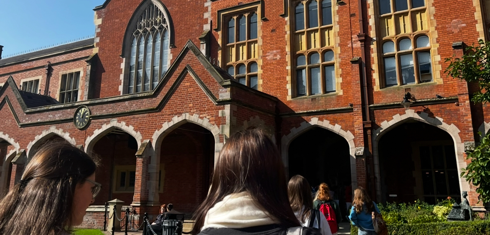 Students walking through Queens Quad